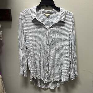 Jane and Delancey Women Top 1X Collar Button High Low Long Sleeve Stripe